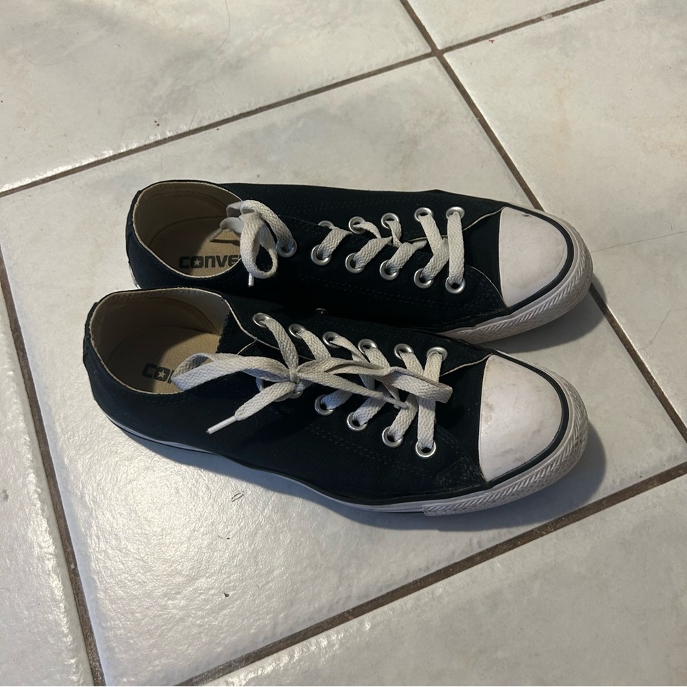 Black low top converse